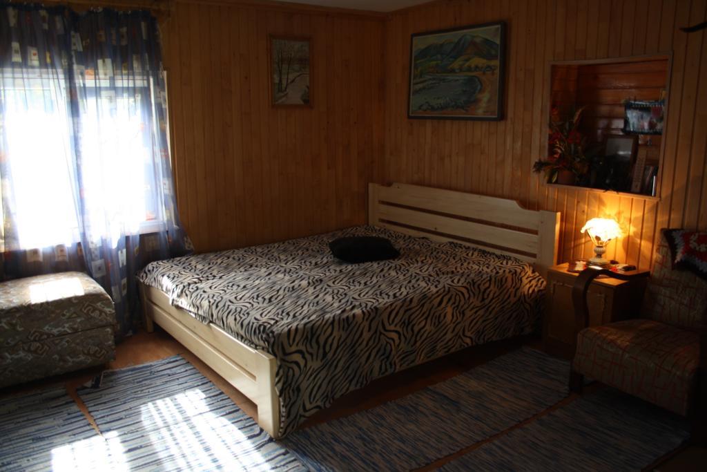 Садиба Під Гострою Zhdeniievo Esterno foto