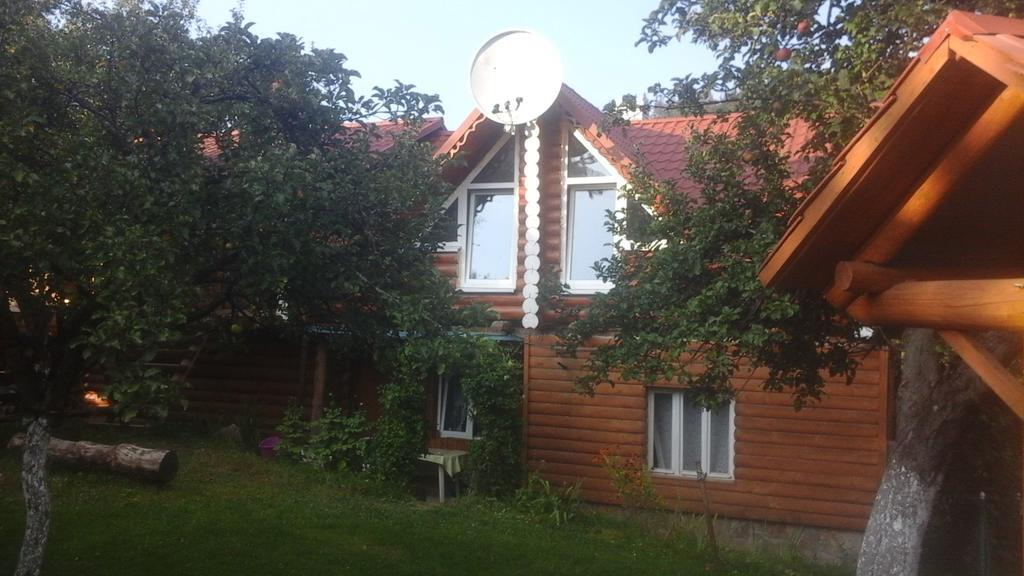 Садиба Під Гострою Zhdeniievo Esterno foto
