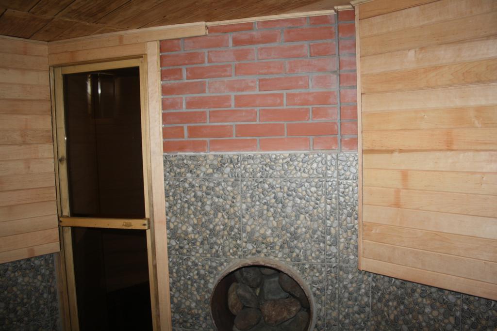 Садиба Під Гострою Zhdeniievo Esterno foto