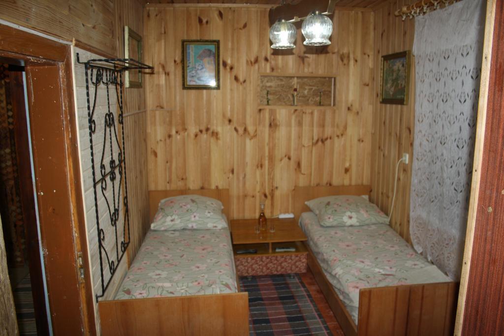 Садиба Під Гострою Zhdeniievo Esterno foto